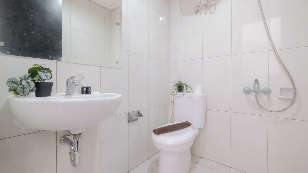 New Furnished And Elegant 2Br At Nifarro Park Apartment