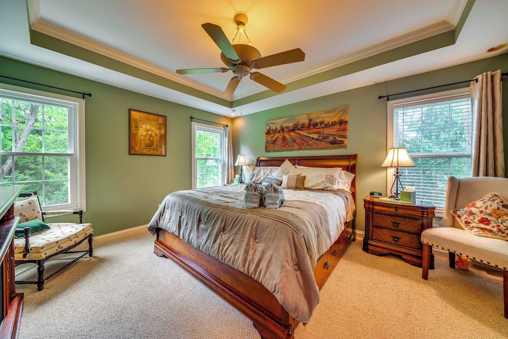 15 Mi to Louisville: Family Home w/ Private Yard!