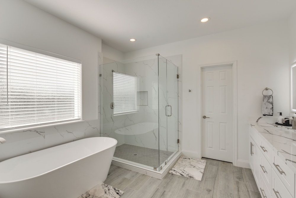 4 Mi to NRG Stadium: Luxurious Houston Townhome!