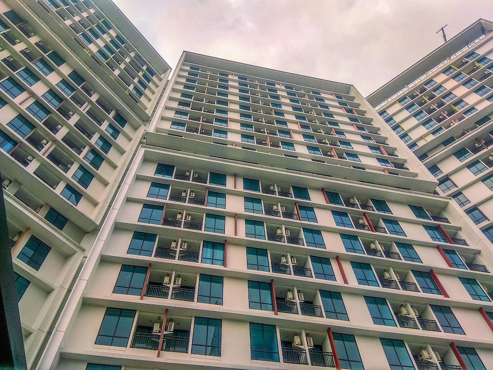 Cozy Look Studio Apartment At Lrt City Bekasi