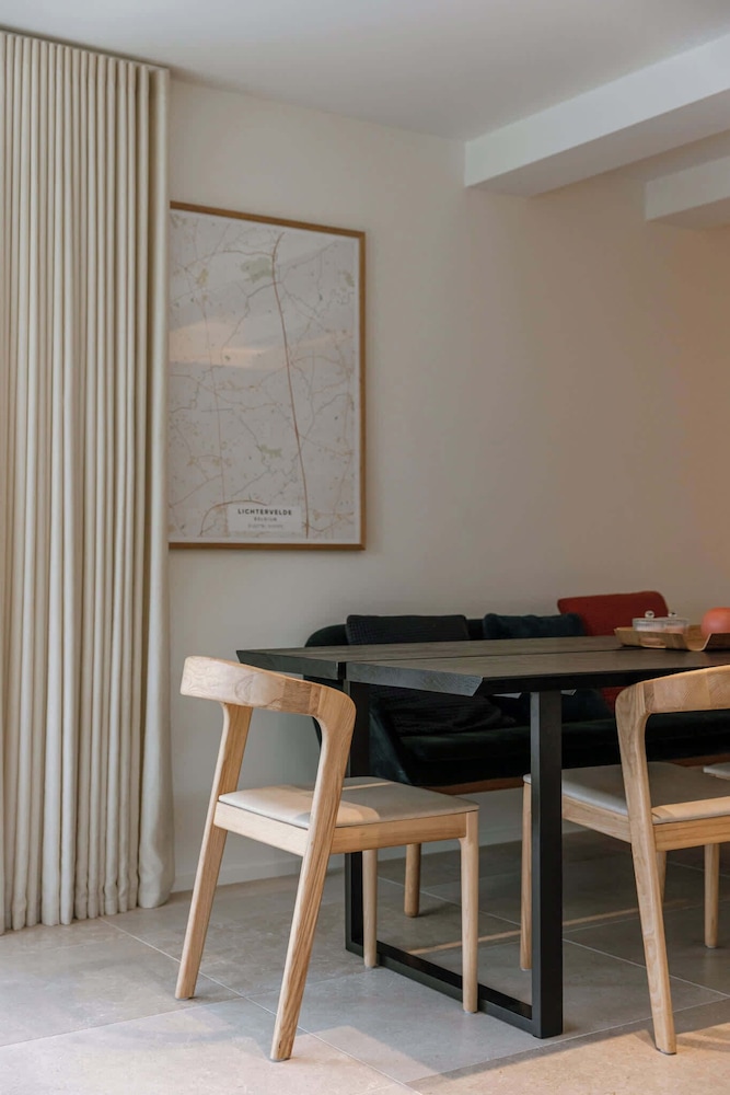 Charming Chic Stay With Garden Views Parking