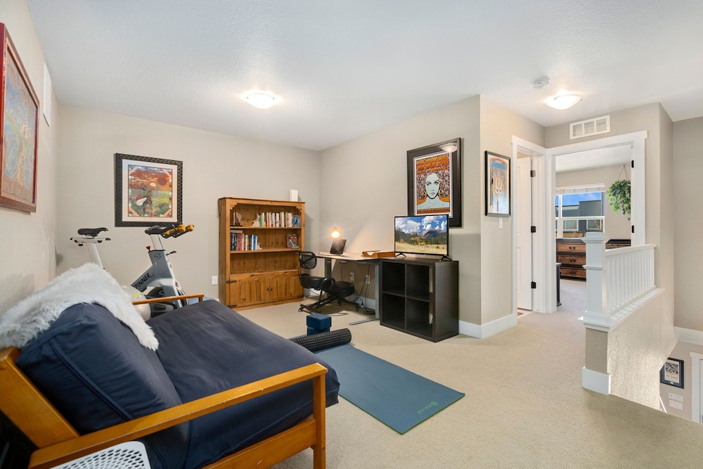 Old Town Escape w/ King Bed, Dog-friendly