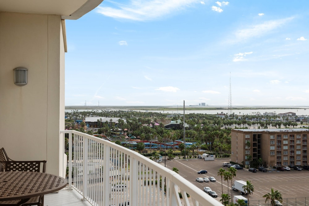Prestigious Luxury Beach & Bay Patios Xl Size 3 Bedroom Apts