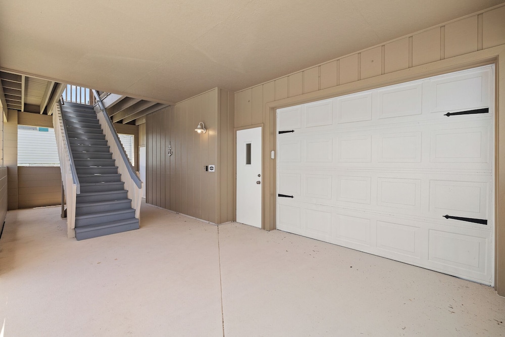 4BR Beach House Spacious Steps From Sand