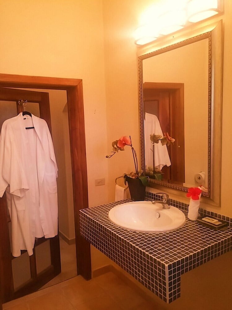 Abaka Bay Resort