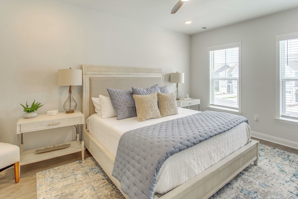 Pool + Shuttle to Ocean! North Myrtle Beach Escape