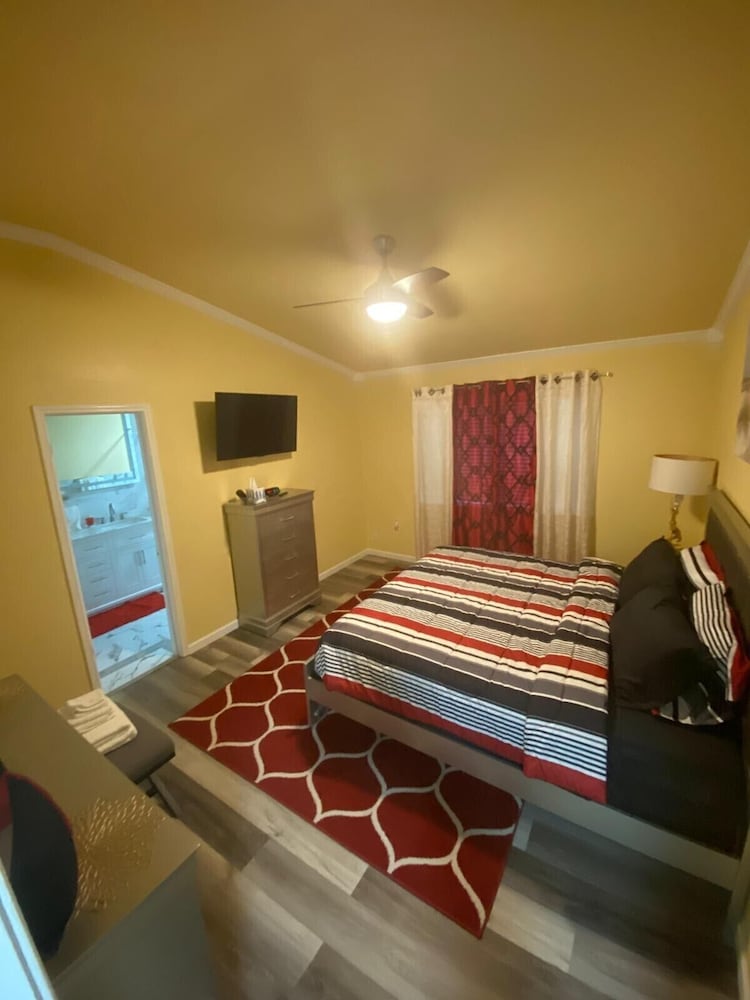 Modern Comfort Near Military Bases & Shopping Walk to Parks & Lakes!