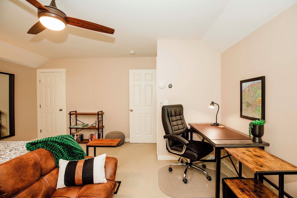 1 Mi to Dtwn Black Mountain: Home w/ Patio & Yard