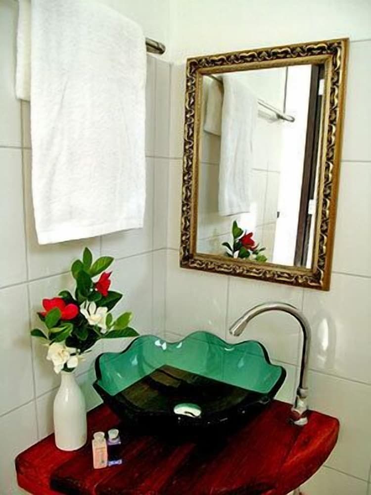 Baan Rim Klong Resort