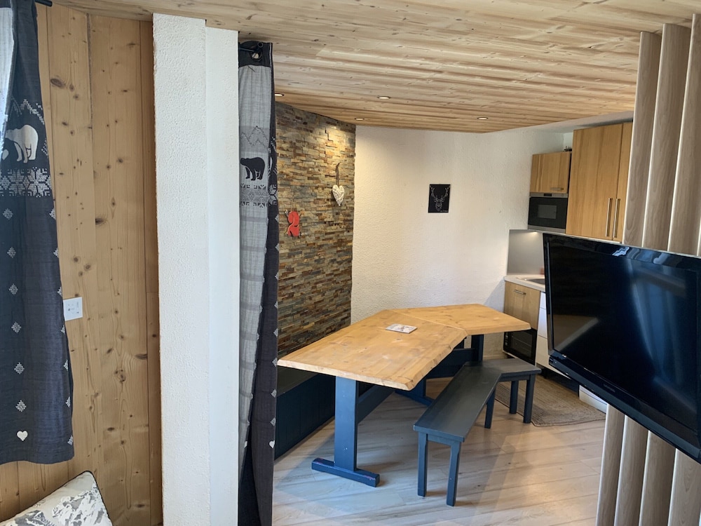 Modern Alpine Apartment