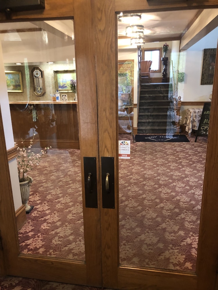 Bloomington Vacations - Hotel Nashville - Property Image 2