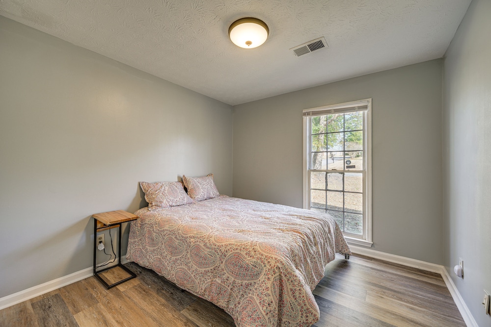 5 Mi to Fort Moore: Quiet Columbus Home w/ Yard