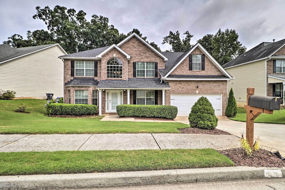 Fairburn Home w/ Fire Pit - 24 Mi to Atlanta! view 3