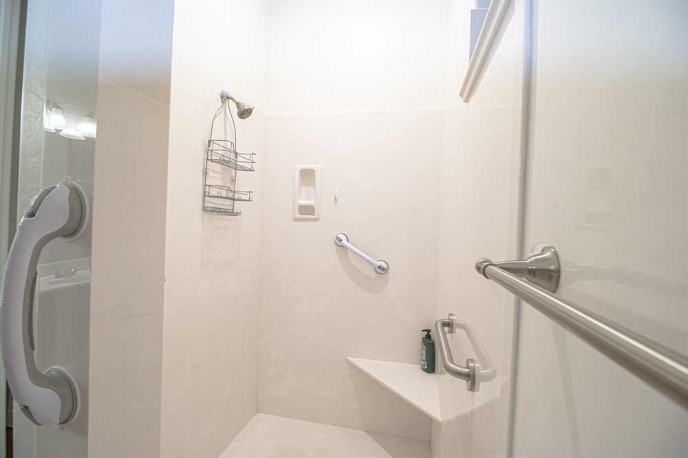 Cozy Granville Retreat W/ Modern Amenities 3 Bedroom Home