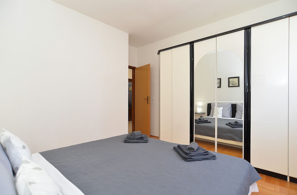 Apartments Emil 596