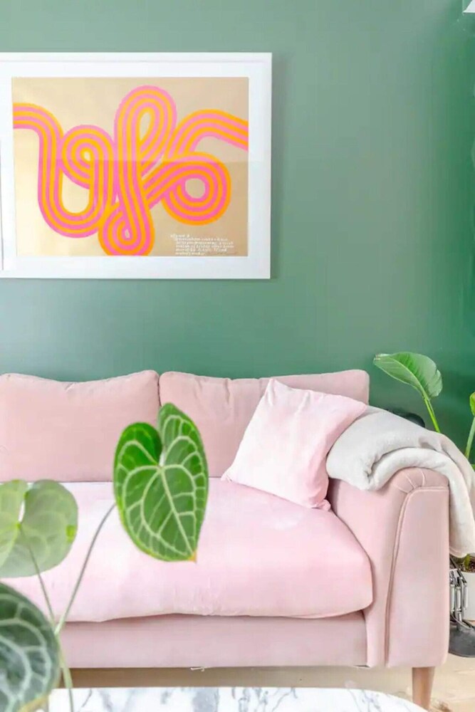 Beautifully Designed 2BD House - by Queen's Park!