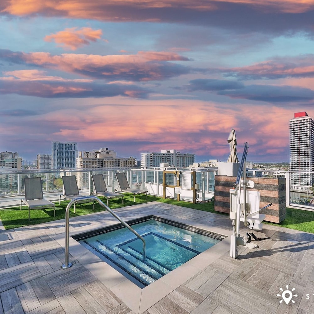 Rooftop Pool Oceanview Balcony Beachfront Resort