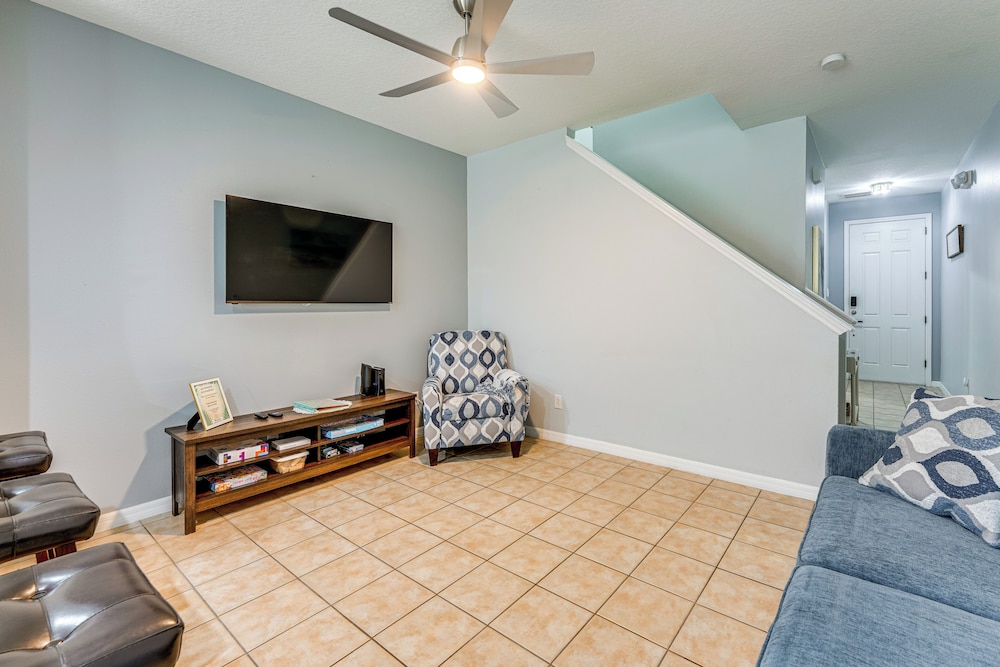 2 Mi to Wdw: Townhouse w/ Patio & Pool Access