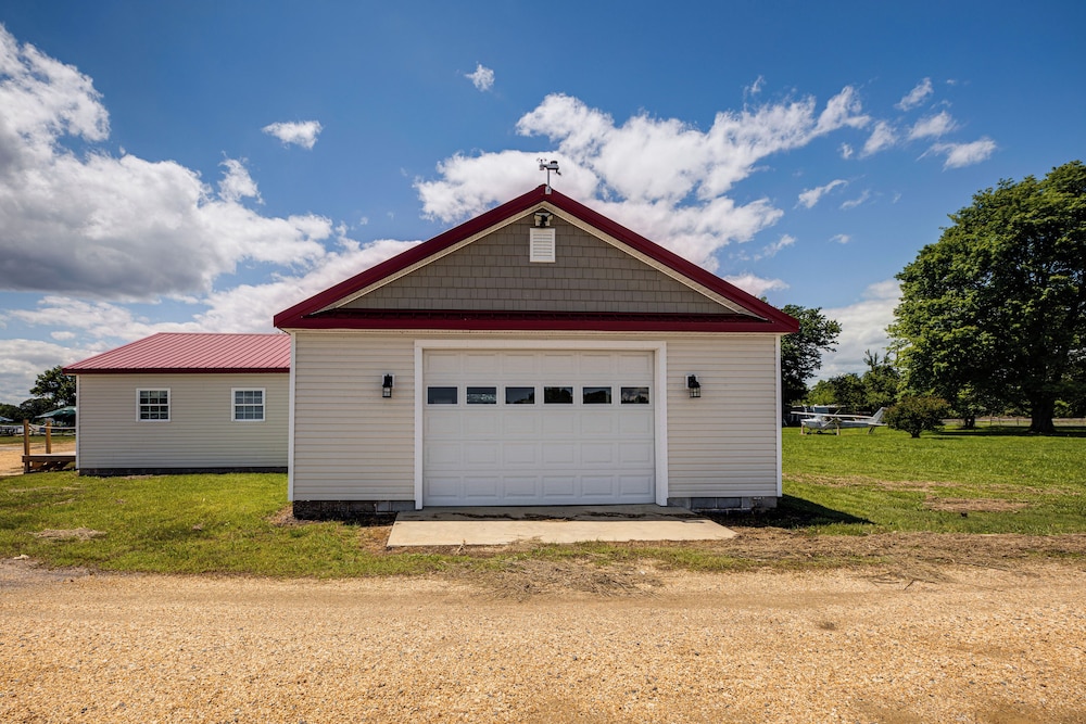 Dock Access: Waterfront Cottage in Avenue!