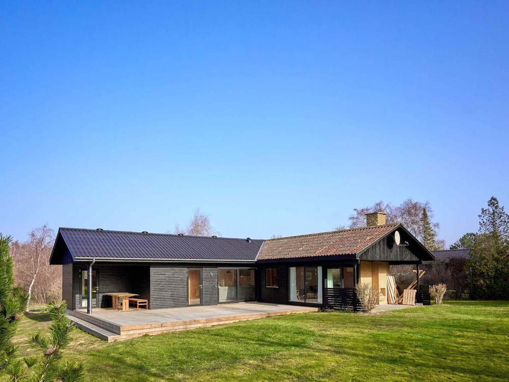 5 Star Holiday Home in Ronne