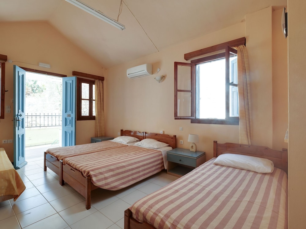 Pretty Holiday Home in Symi Island With Balcony photo 4