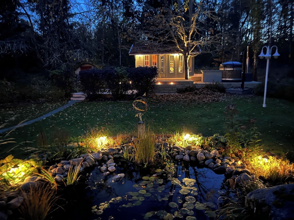 House with Hot Tub and Sauna 300 near the Lake