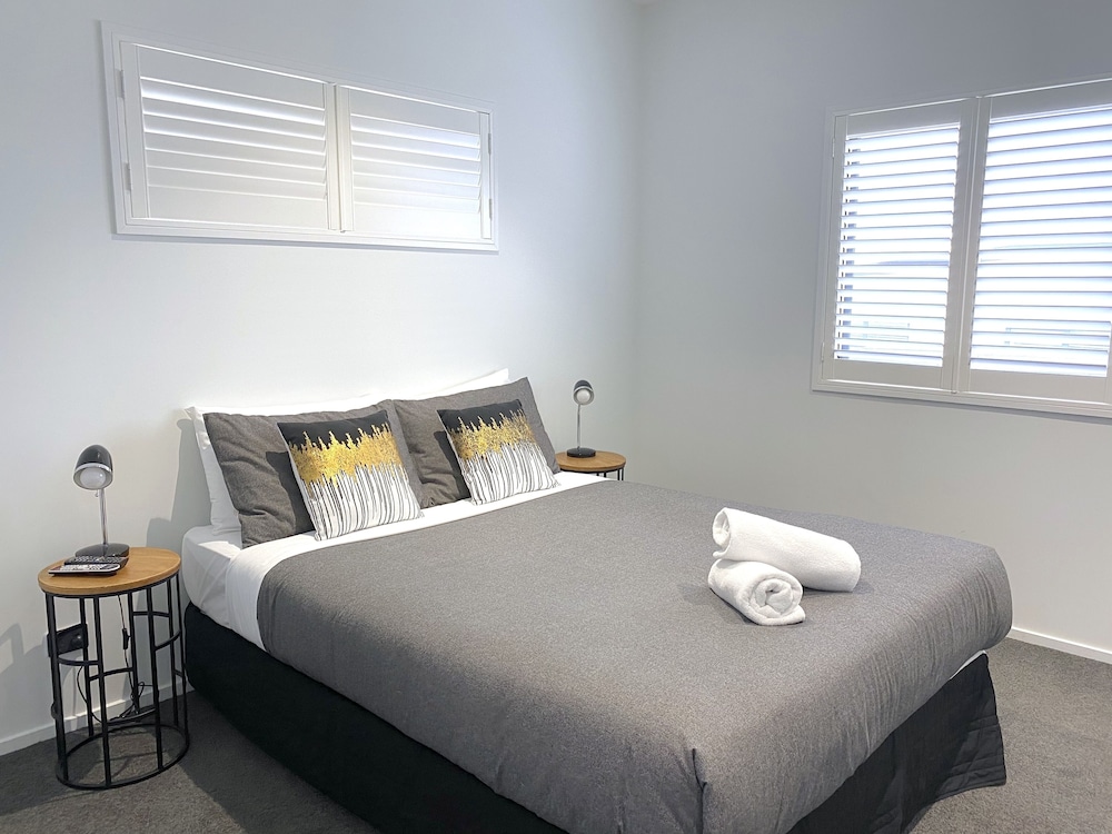 Galaxy Lake View 2 Bedrooms view 2