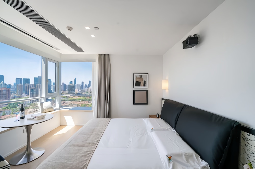 Shanghai Hills & Fan Stay
