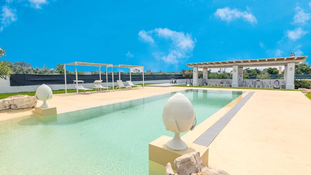Villa Eriberto - Pool 3 Bedrooms 8 Sleeps