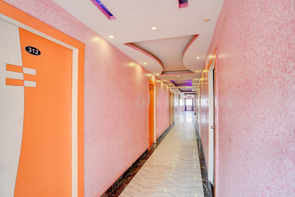 Fabhotel Triotel Inn