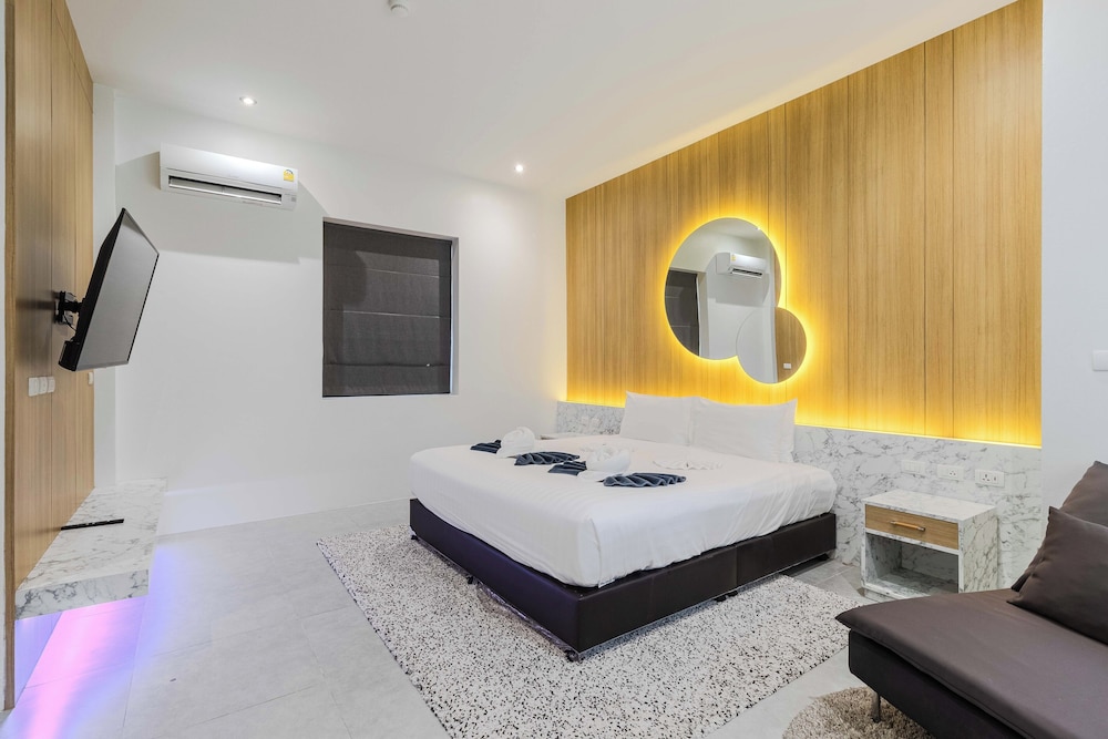 3BR Pool Villa Bathtub Near Beach V243
