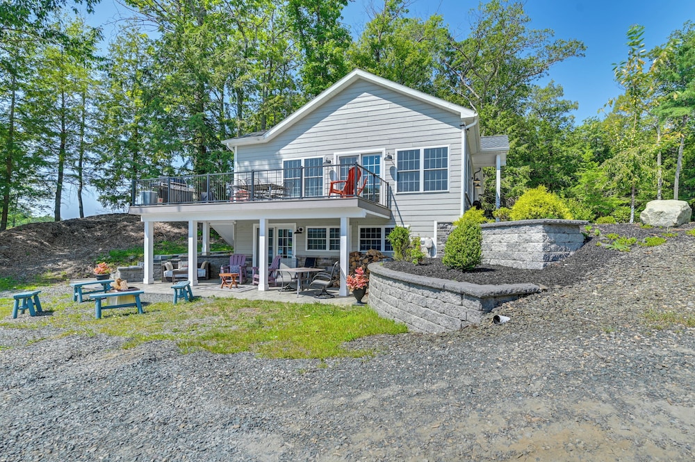 Crooked Lake Escape Near Skiing, Farms & Festivals