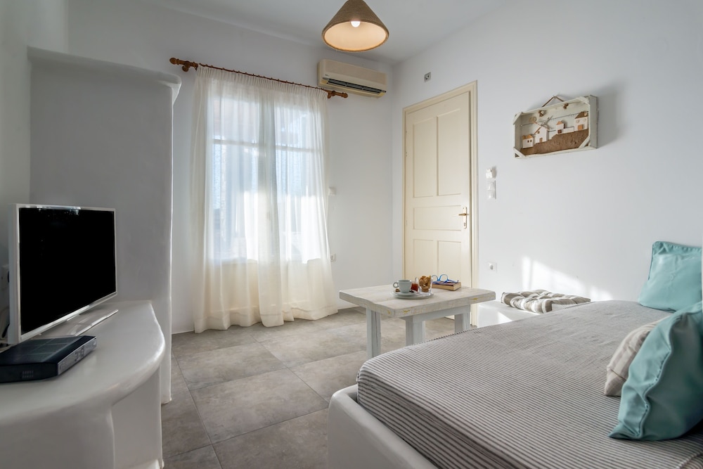 Faros Apartments