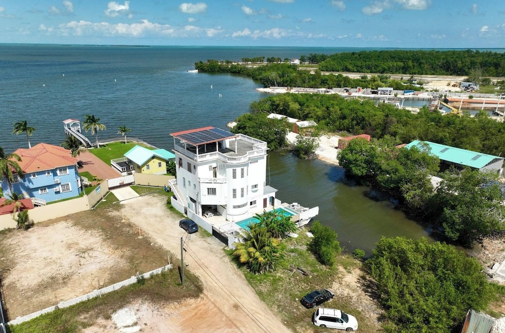 See Belize Waterside Sea View 2-bedroom Apartment w Balcony, Pool & Deck 2nd FL