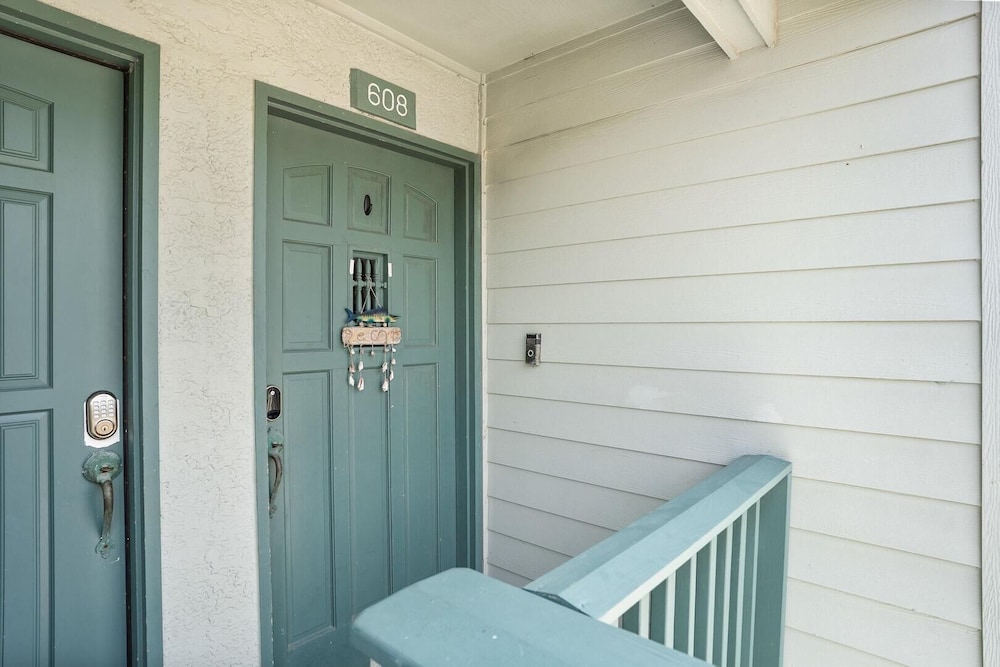 Condo with Resort Access - Great North Island Location