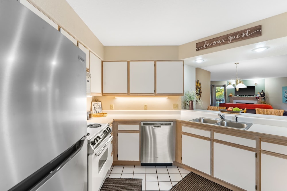 Fairway Retreat for 6 – Walk-in and Pet Friendly