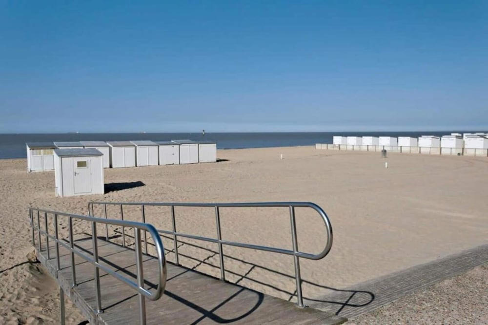 Sunny Stay by the Seaside