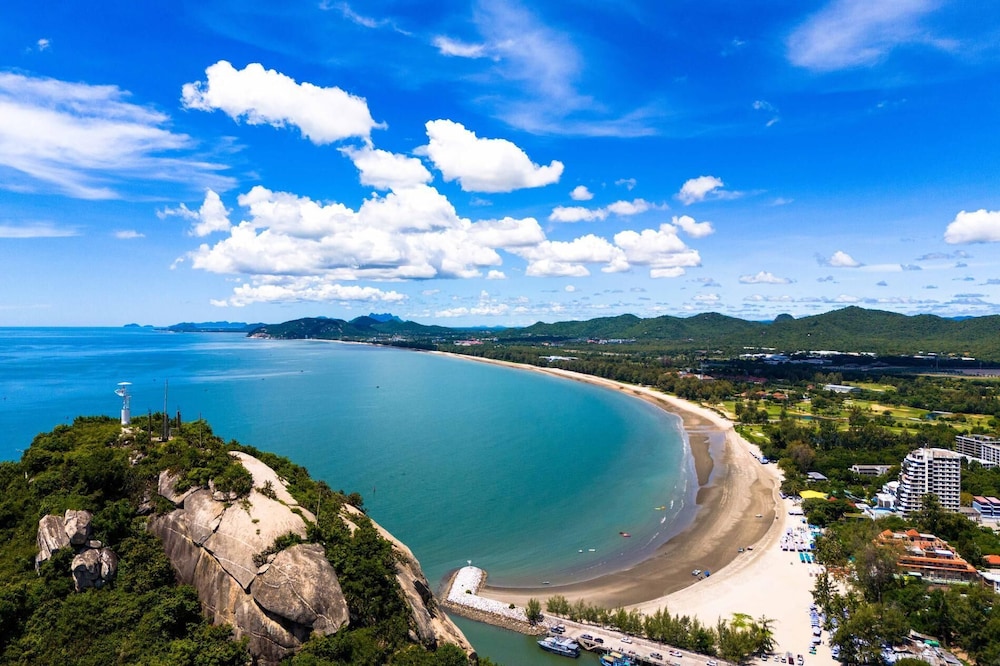 Beachfront Studio Condo-Seaview BW1