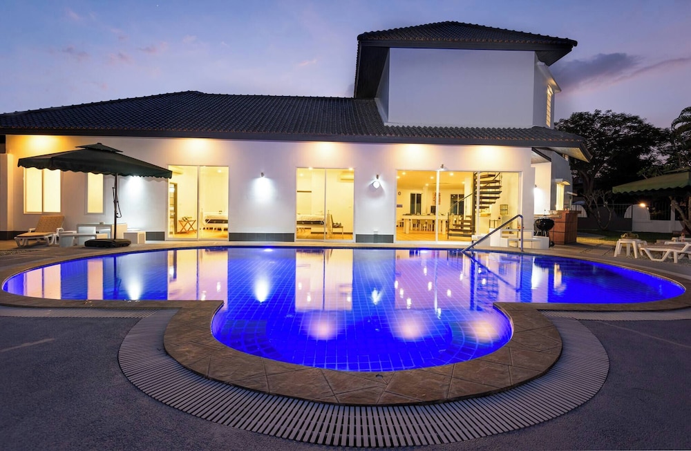 Luxury 4BR Private 425sqm Party Pool Villa