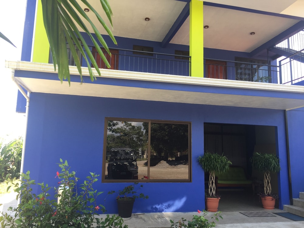 BlueBay Bugenvil Lake Lodge