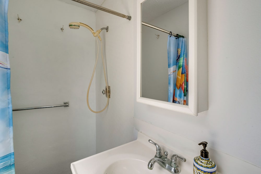 Heated Pool + Spacious Yard: Port Charlotte Escape
