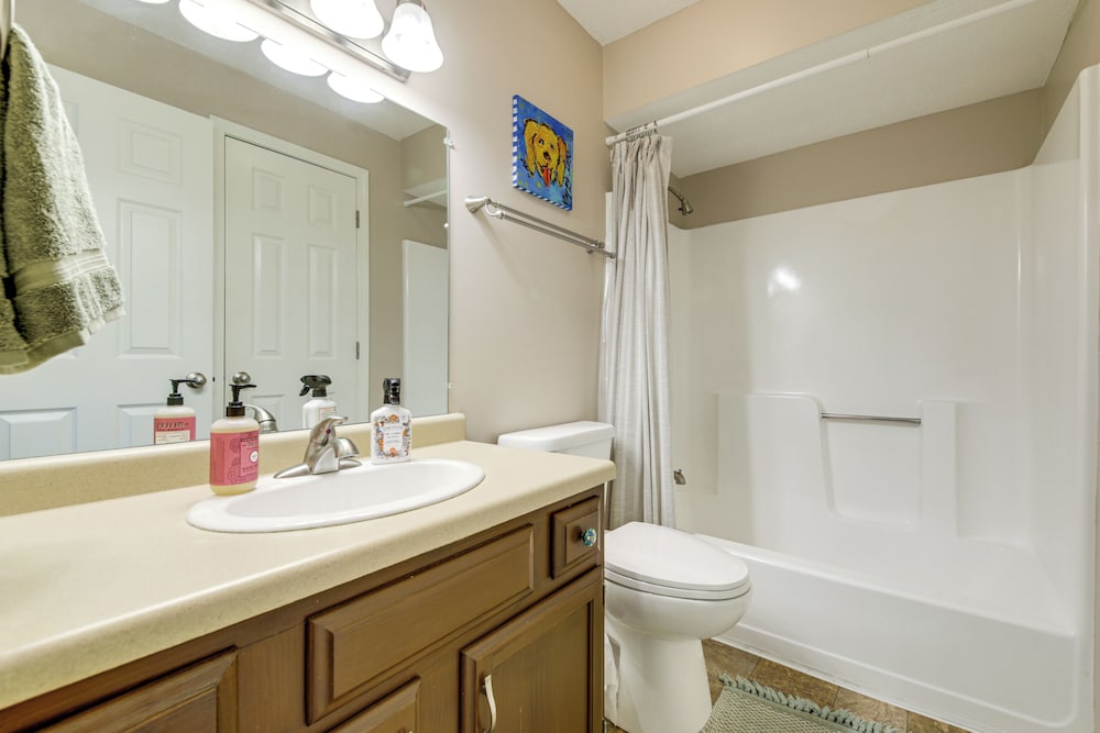 3 Mi to IU: Dog-friendly Condo w/ Pool Access!