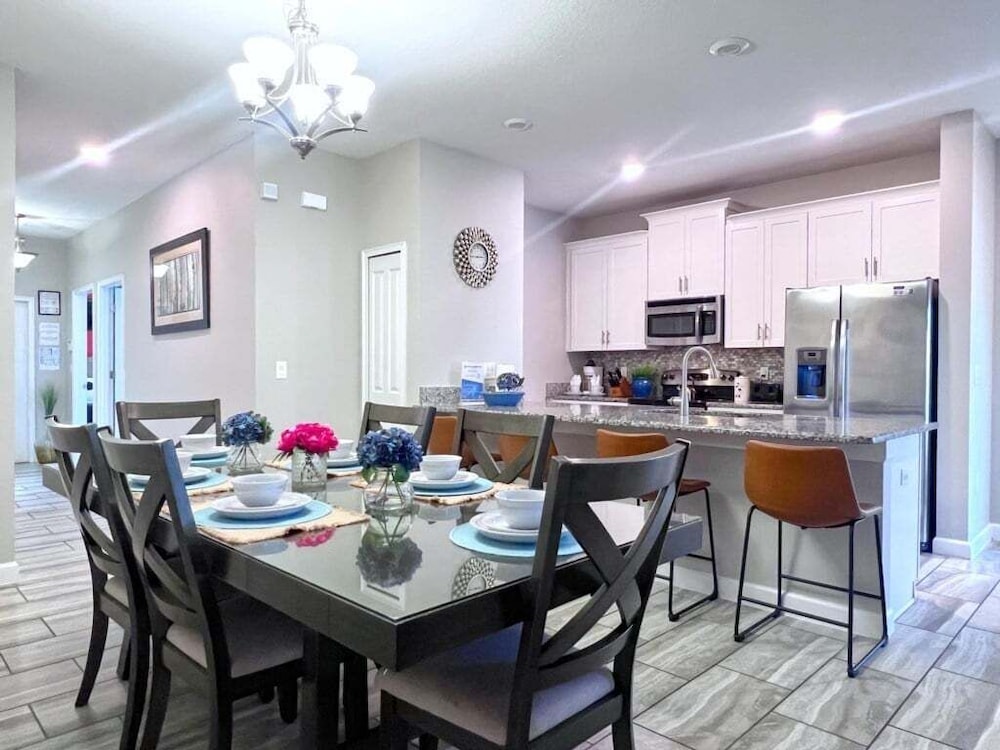Mickey's Home 5 Bed Town-home With Private Pool! 5 Bedroom Townhouse