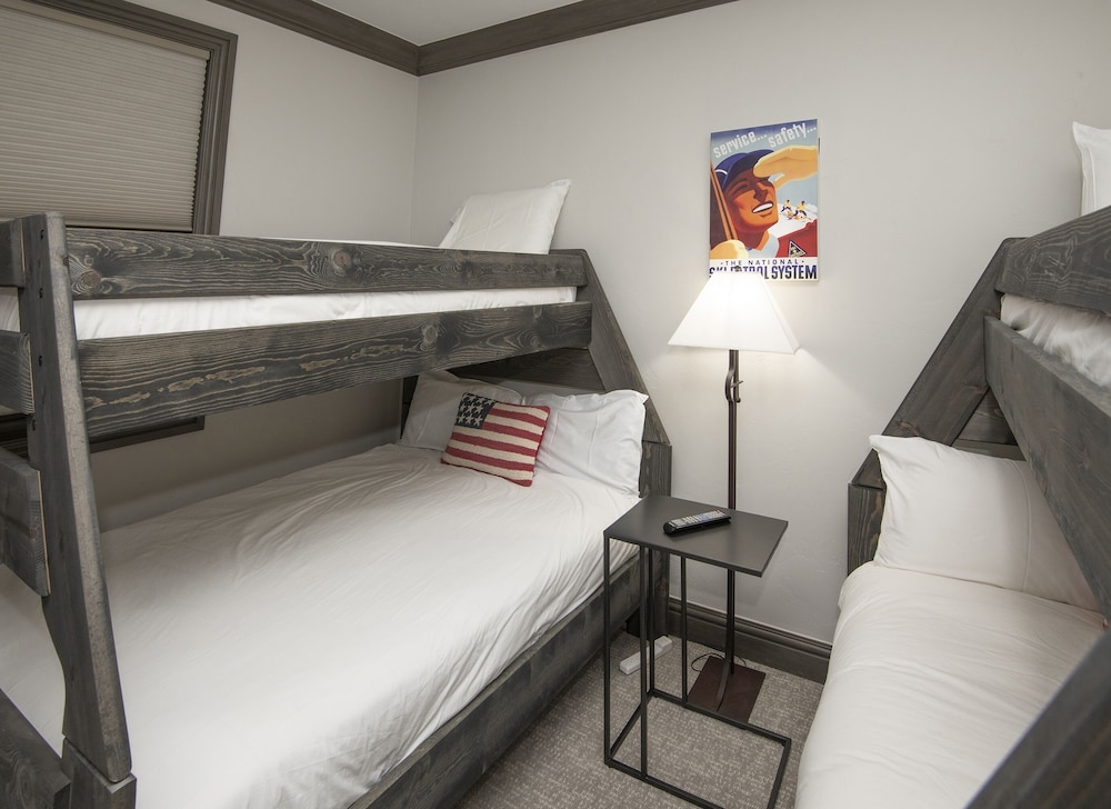 Ski In Ski Out Townhome in Rocky Mountain Access to Elkhorn Chairlift by RedAwning