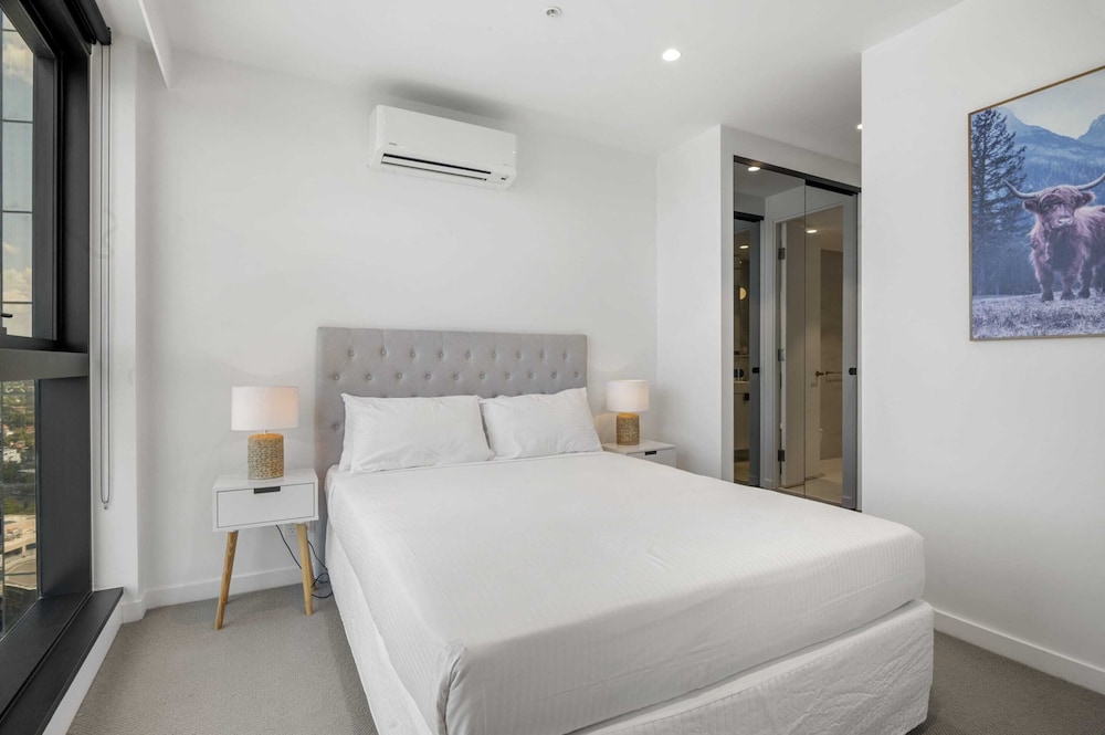 High-rise 3-bed Apartment With Premium Amenities