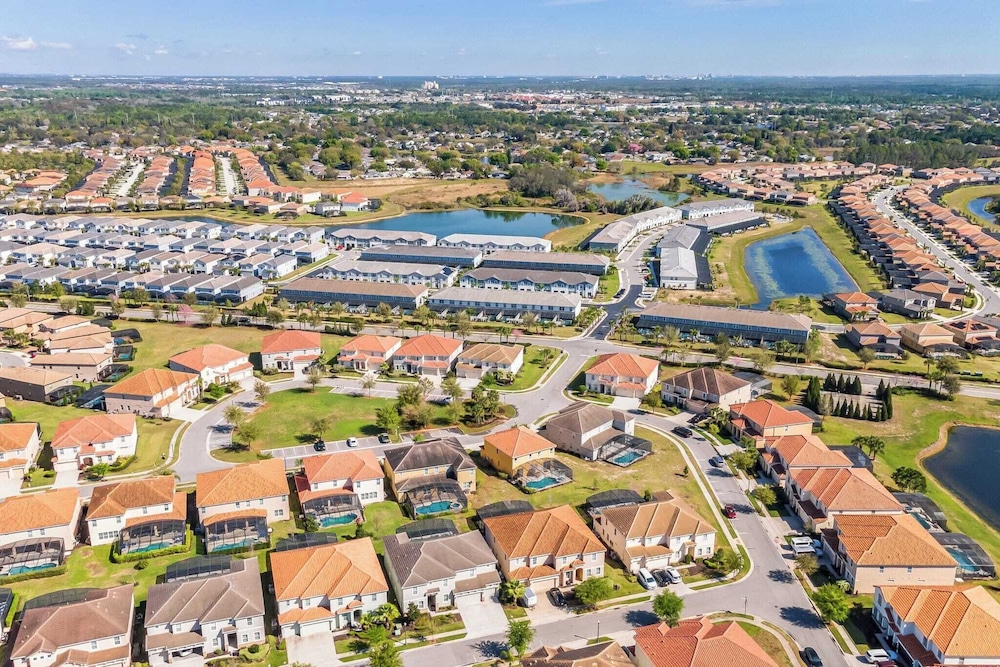 Sleeps 18! Solterra Resort, Pool, Gameroom, Themed Bdrs Broad Oak by Avantstay