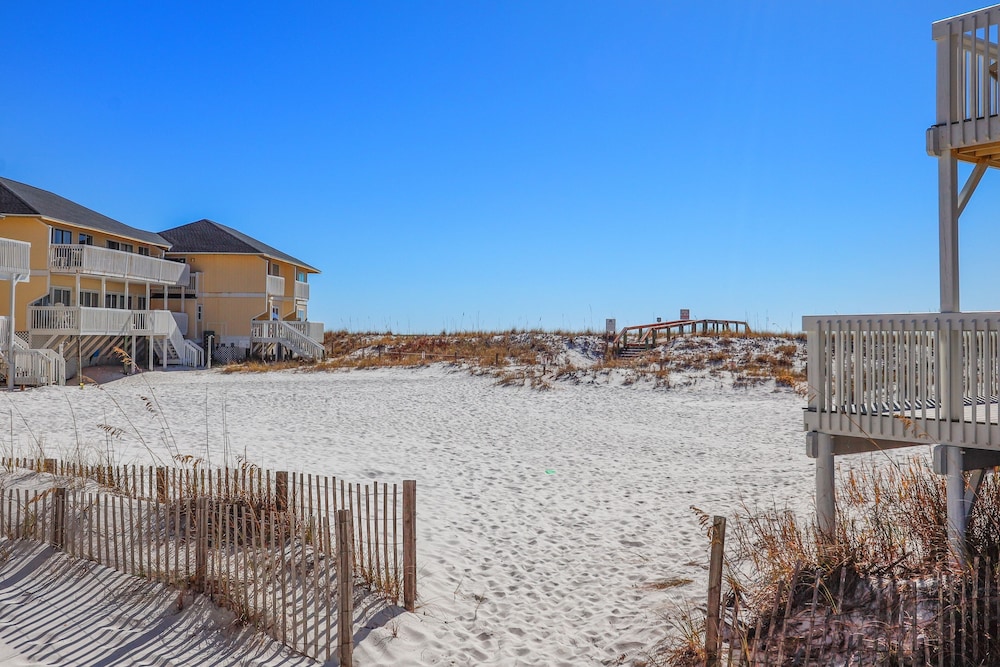 Sandpiper Cove 1119 1 Bedroom Condo by RedAwning