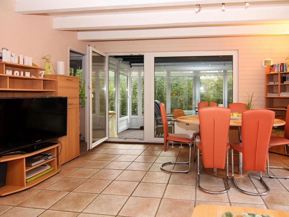 Bungalow in Warwerort Near Wadden Sea Park
