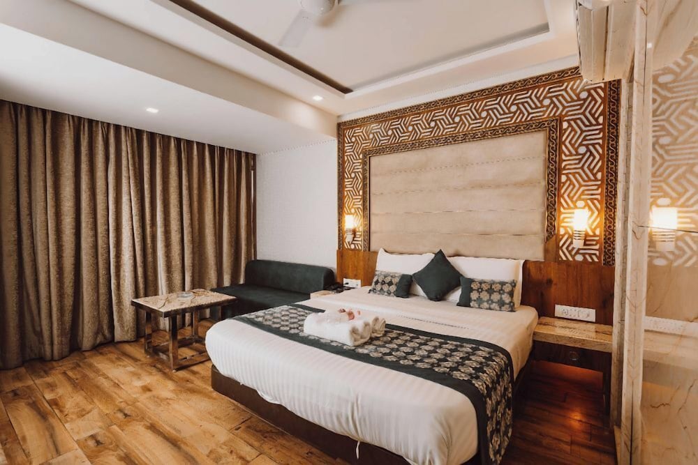 The Deep Hotel