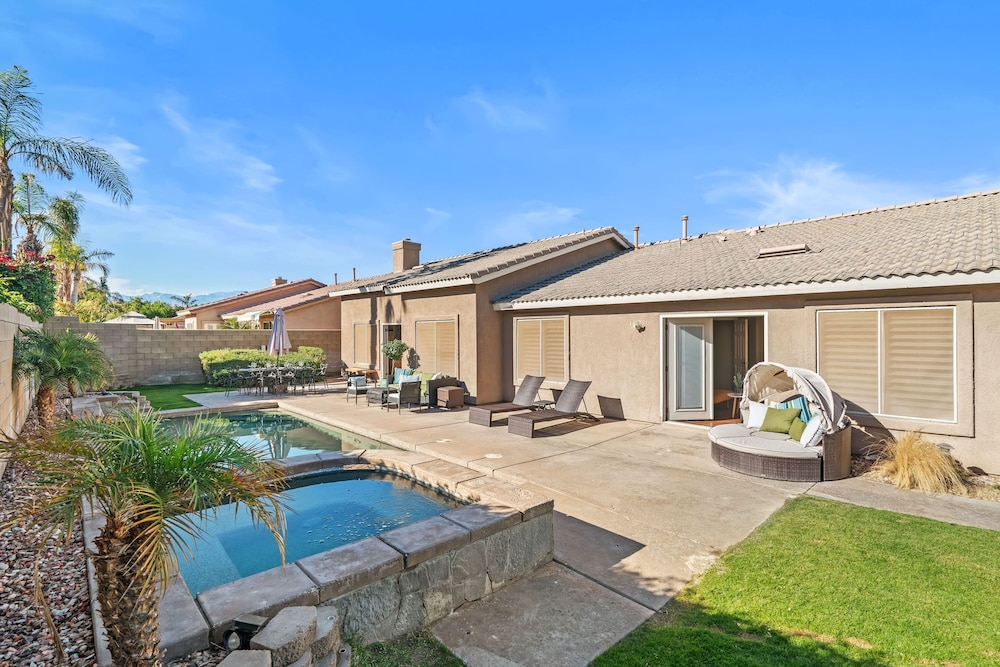 La Quinta Desert Haven Luxe Stay w Private Pool Hot Tub Pool Table